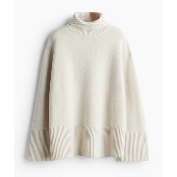 H&M Sweaters - NWOT H&M Premium Cashmere and Wool Blend Turtleneck Sweater size Large